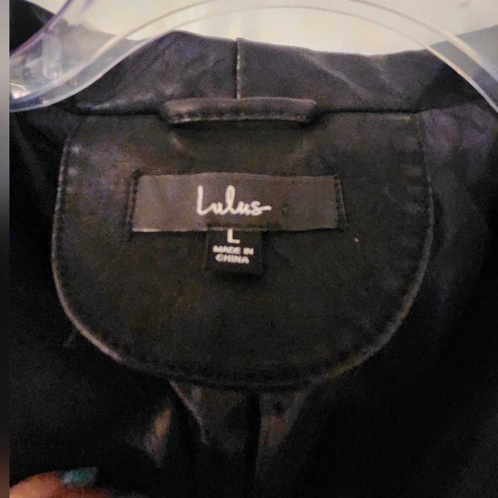 Stylish Black Leather Jacket - image 2